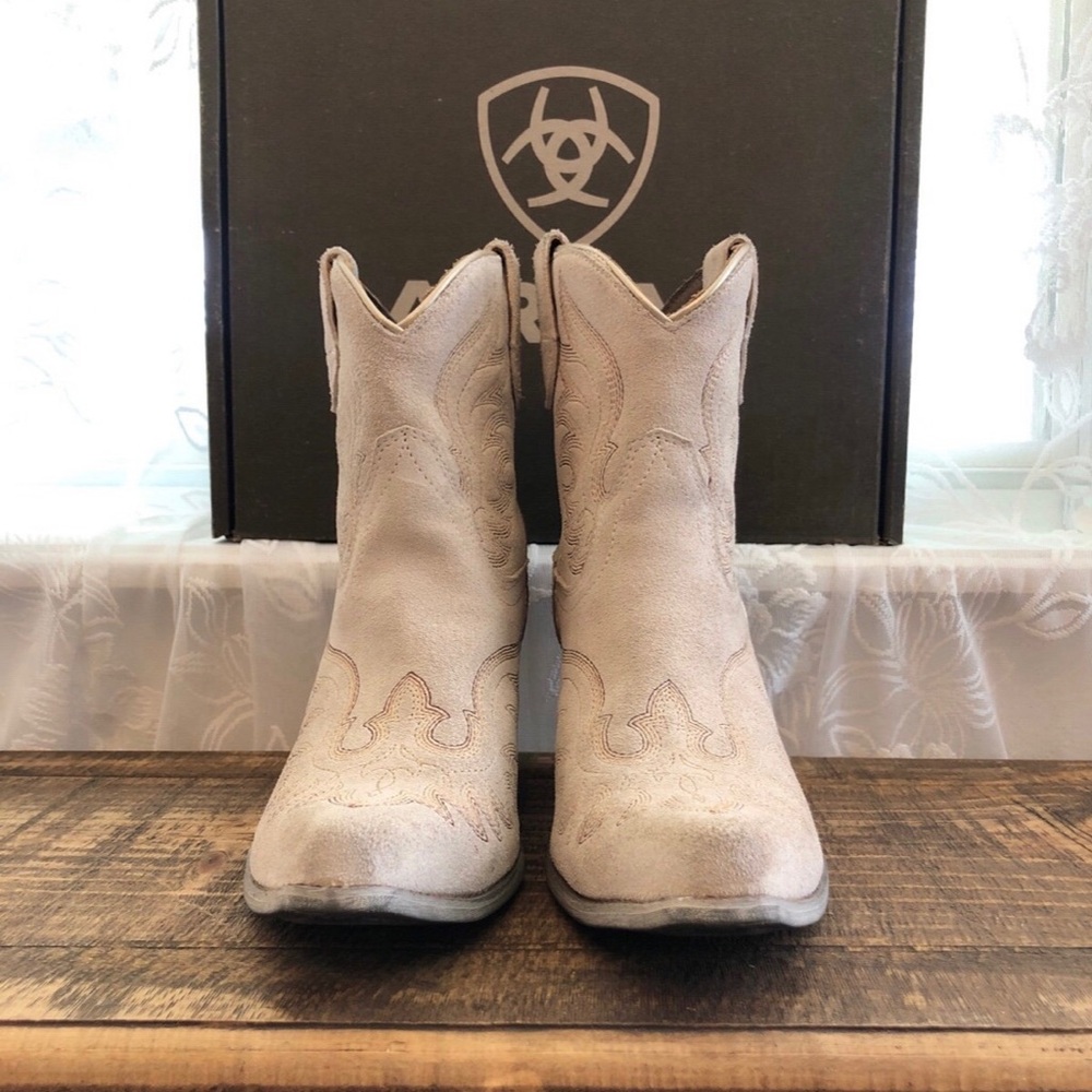 Ariat ~ Size 7 ~ Chandler Boots ~ White Cloud Suede - Picture 4 of 14